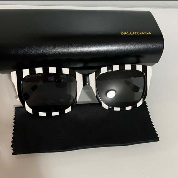 Beautiful Balenciaga Sunglasses - Picture 8 of 8